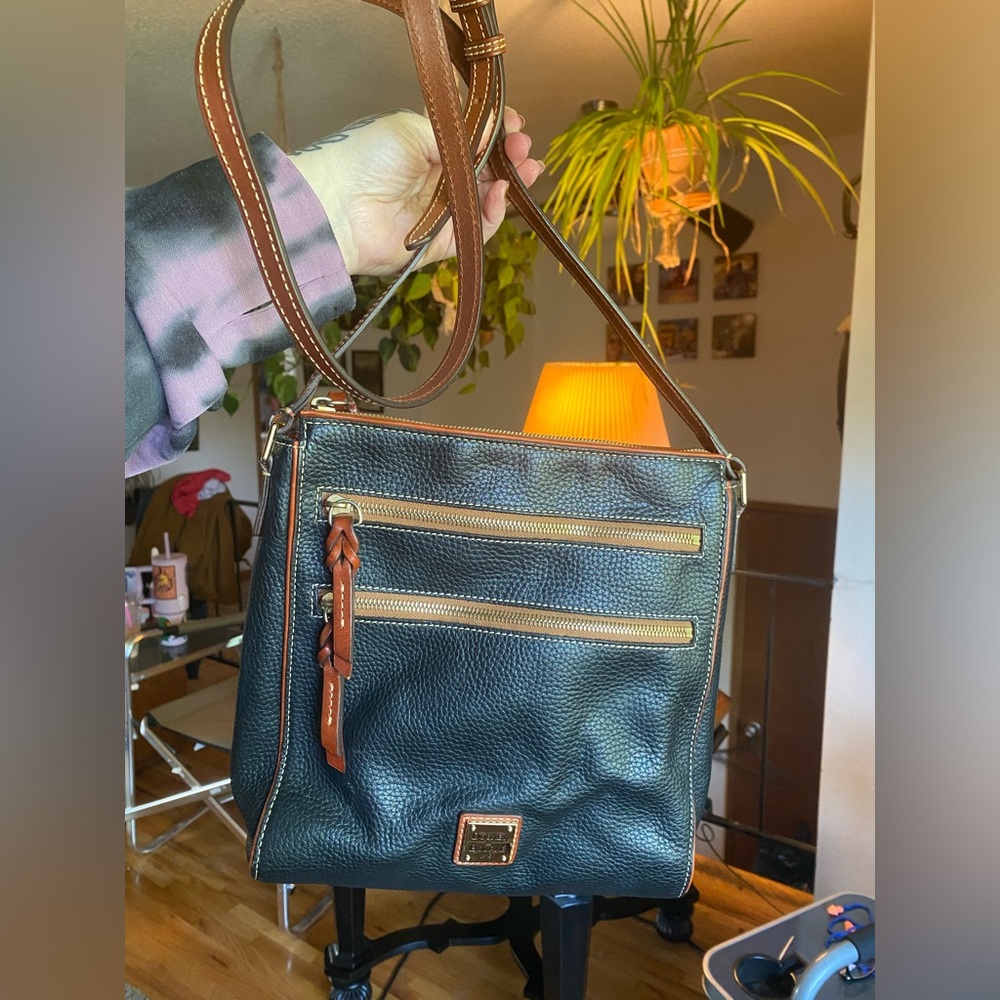 Vintage crossbody Dooney and Bourke